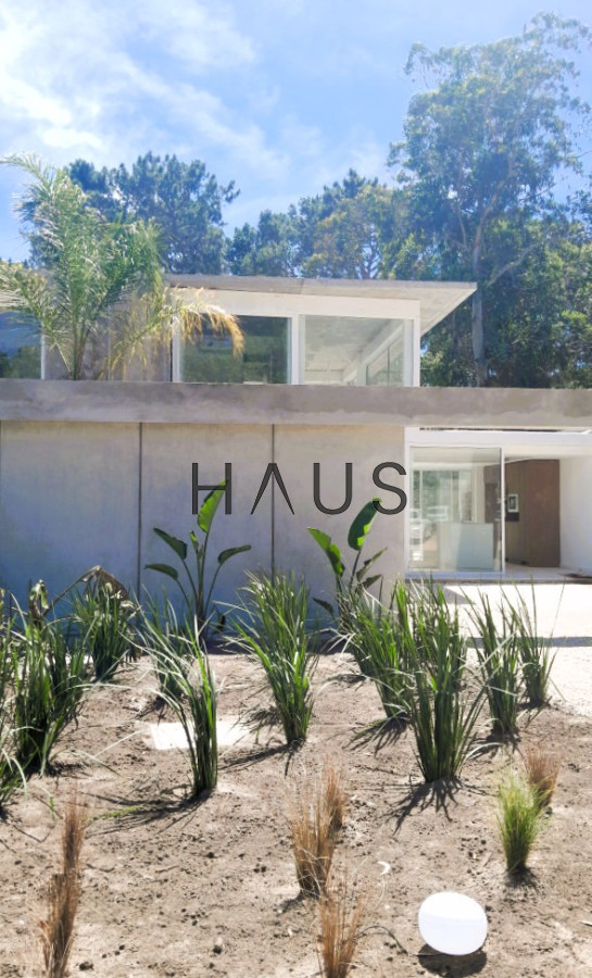 Casa ID.193 - Casa a estrenar, precio en pozo. Barrio Privado Solanas. Punta Ballena.
