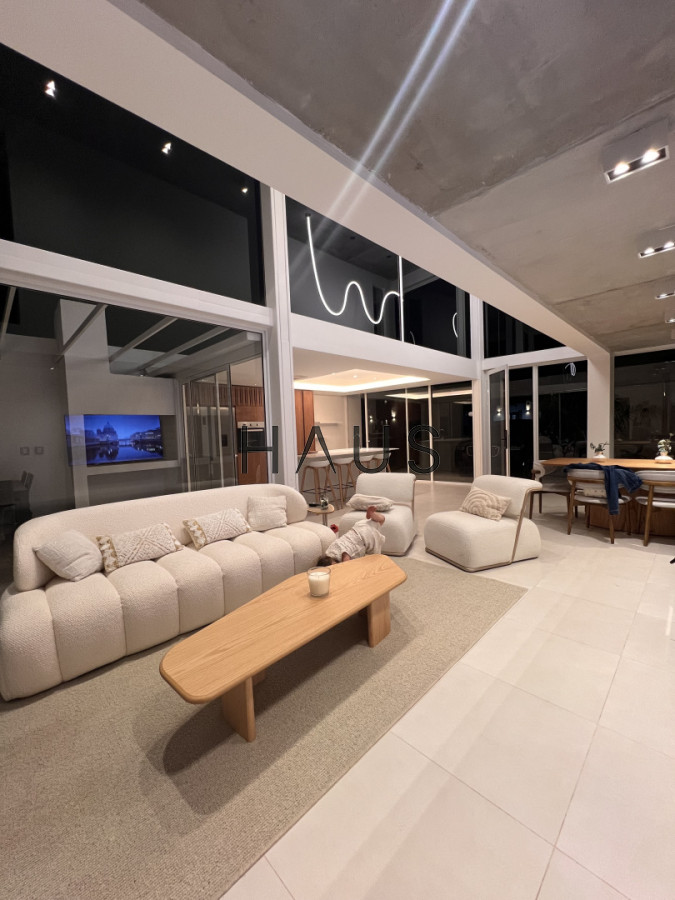 Casa ID.193 - Casa a estrenar, precio en pozo. Barrio Privado Solanas. Punta Ballena.