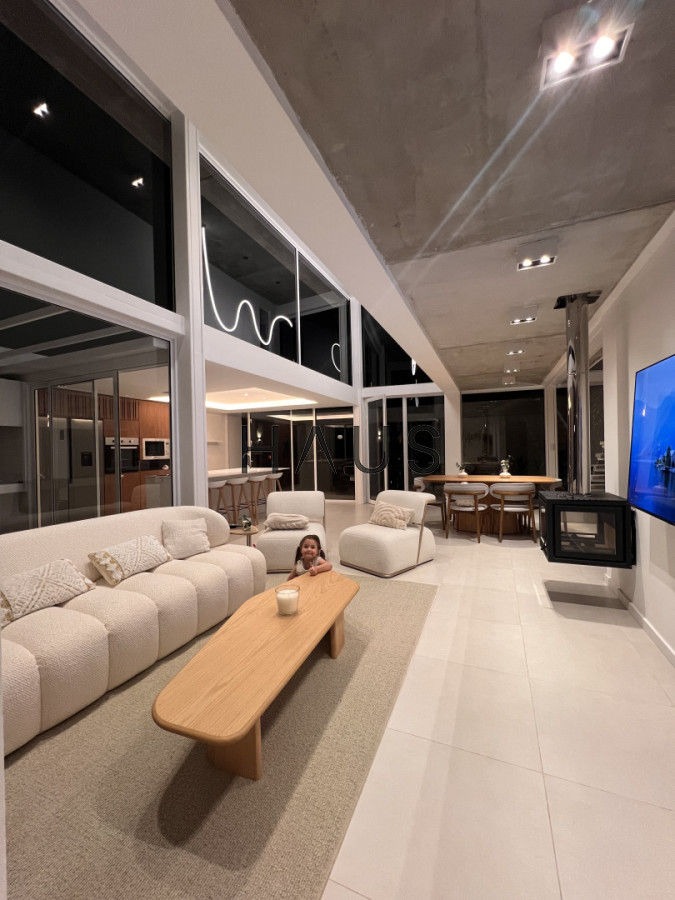 Casa ID.193 - Casa a estrenar, precio en pozo. Barrio Privado Solanas. Punta Ballena.