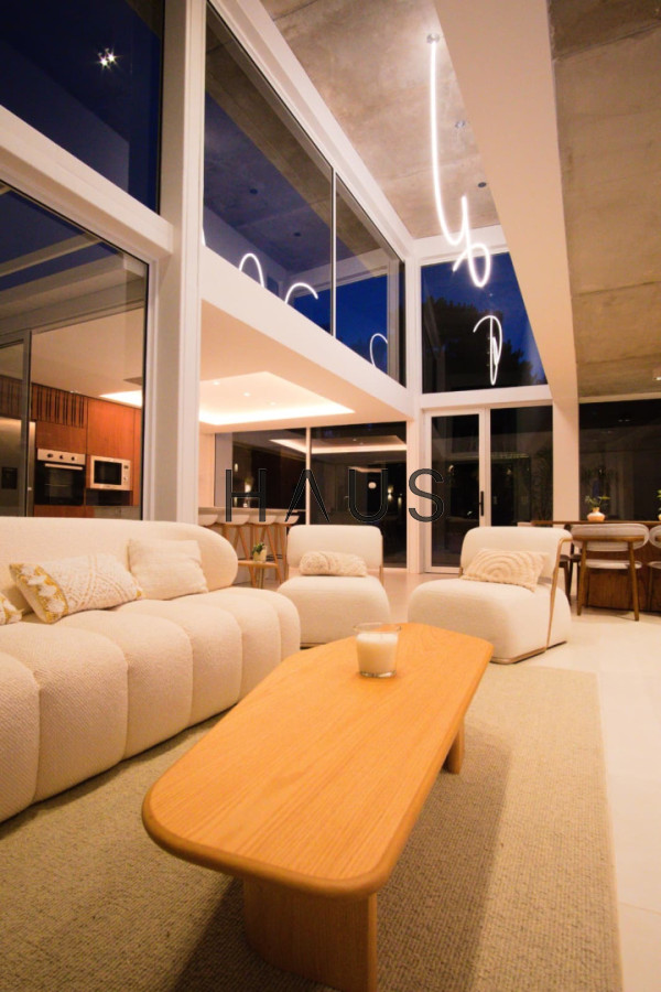 Casa ID.193 - Casa a estrenar, precio en pozo. Barrio Privado Solanas. Punta Ballena.