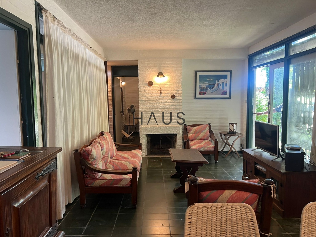 Casa ID.120 - Se vende casa, en excelente ubicación.