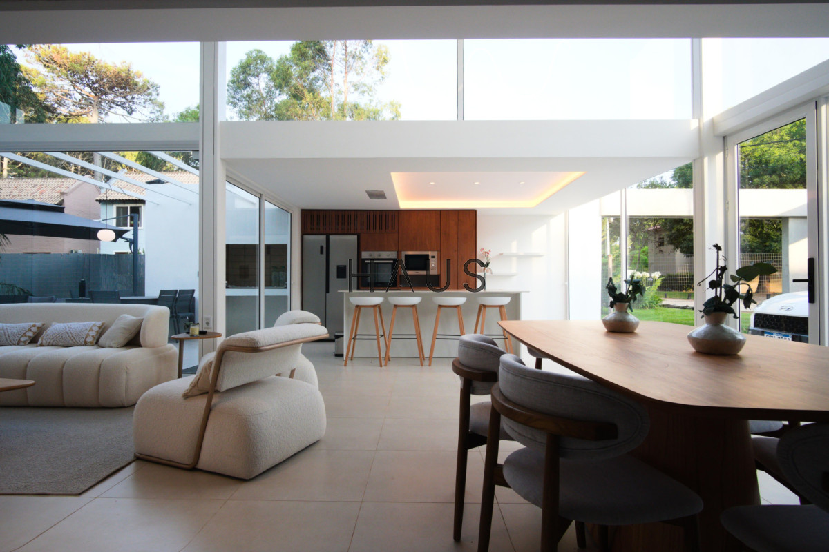 Casa ID.193 - Casa a estrenar, precio en pozo. Barrio Privado Solanas. Punta Ballena.