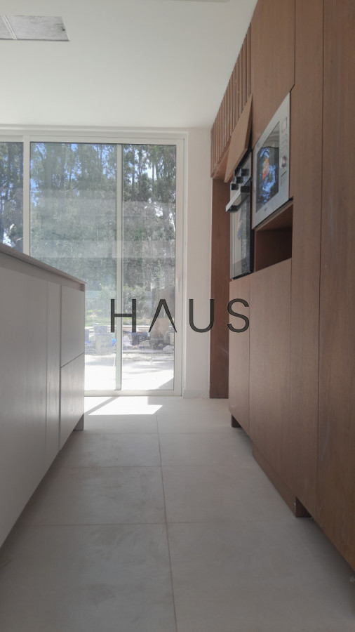 Casa ID.193 - Casa a estrenar, precio en pozo. Barrio Privado Solanas. Punta Ballena.