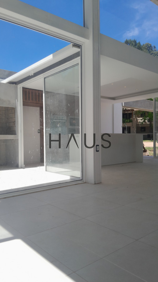 Casa ID.193 - Casa a estrenar, precio en pozo. Barrio Privado Solanas. Punta Ballena.