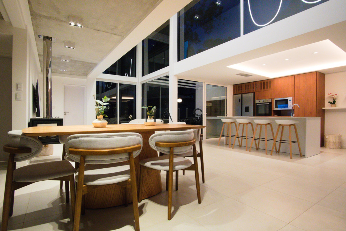 Casa ID.193 - Casa a estrenar, precio en pozo. Barrio Privado Solanas. Punta Ballena.