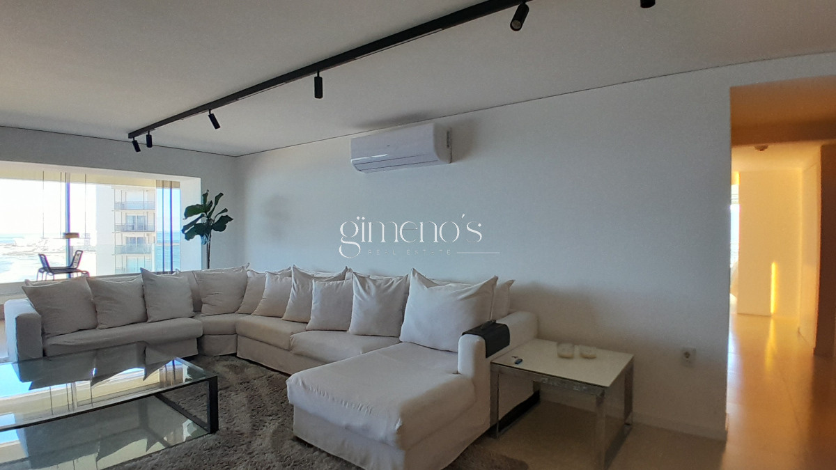 Apartamento ID.566 - Amplio apartamento en Primera línea de playa brava. PUNTA del Este. Alquiler de verano 