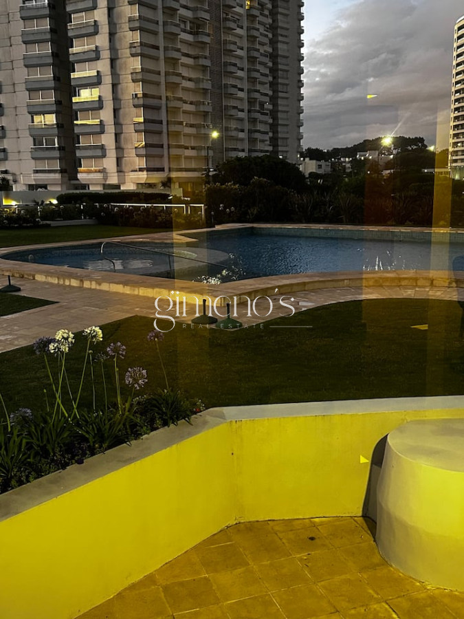 Apartamento ID.566 - Amplio apartamento en Primera línea de playa brava. PUNTA del Este. Alquiler de verano 