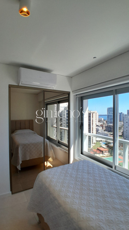 Apartamento ID.566 - Amplio apartamento en Primera línea de playa brava. PUNTA del Este. Alquiler de verano 