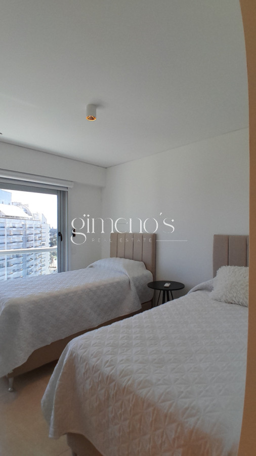 Apartamento ID.566 - Amplio apartamento en Primera línea de playa brava. PUNTA del Este. Alquiler de verano 