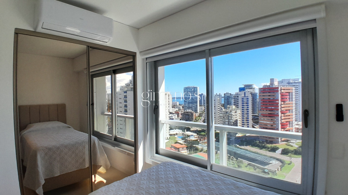 Apartamento ID.566 - Amplio apartamento en Primera línea de playa brava. PUNTA del Este. Alquiler de verano 