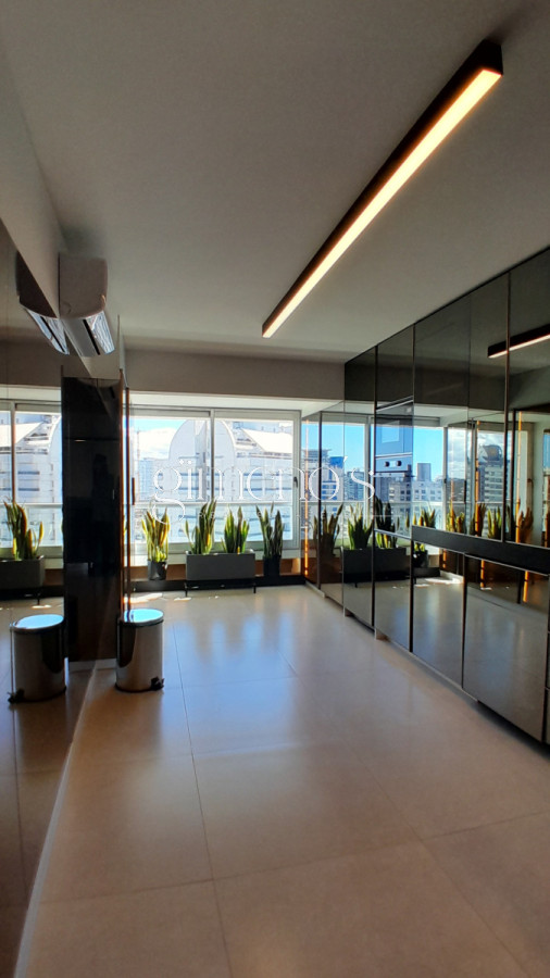 Apartamento ID.566 - Amplio apartamento en Primera línea de playa brava. PUNTA del Este. Alquiler de verano 