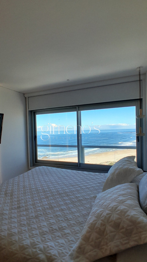 Apartamento ID.566 - Amplio apartamento en Primera línea de playa brava. PUNTA del Este. Alquiler de verano 