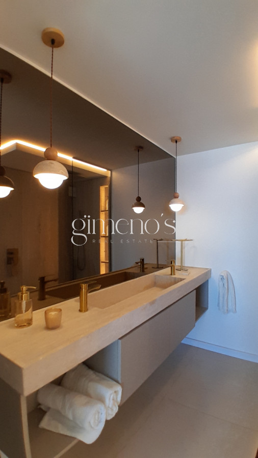 Apartamento ID.566 - Amplio apartamento en Primera línea de playa brava. PUNTA del Este. Alquiler de verano 