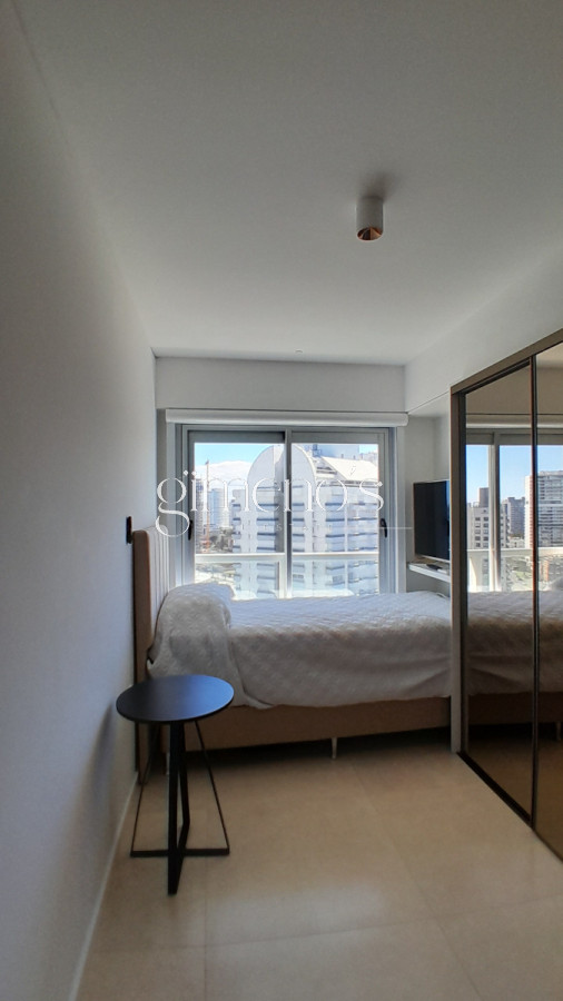 Apartamento ID.566 - Amplio apartamento en Primera línea de playa brava. PUNTA del Este. Alquiler de verano 