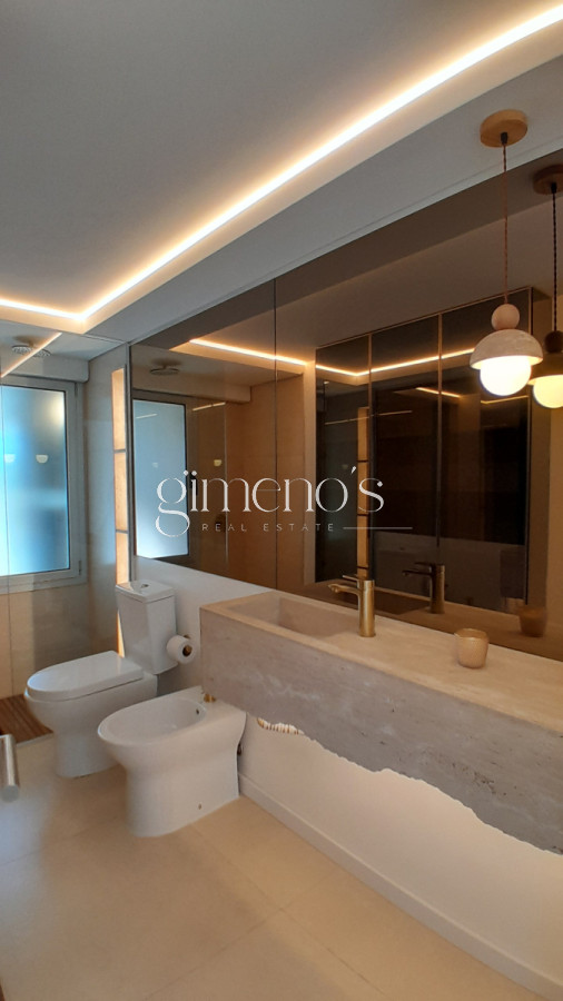 Apartamento ID.566 - Amplio apartamento en Primera línea de playa brava. PUNTA del Este. Alquiler de verano 