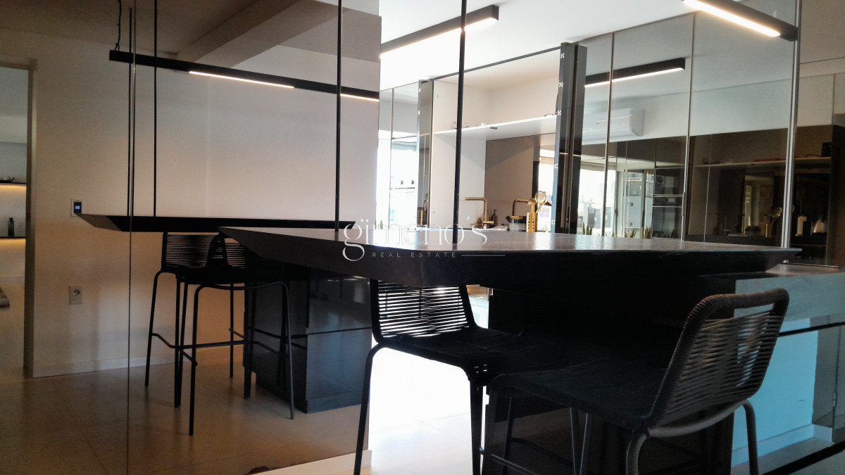 Apartamento ID.566 - Amplio apartamento en Primera línea de playa brava. PUNTA del Este. Alquiler de verano 