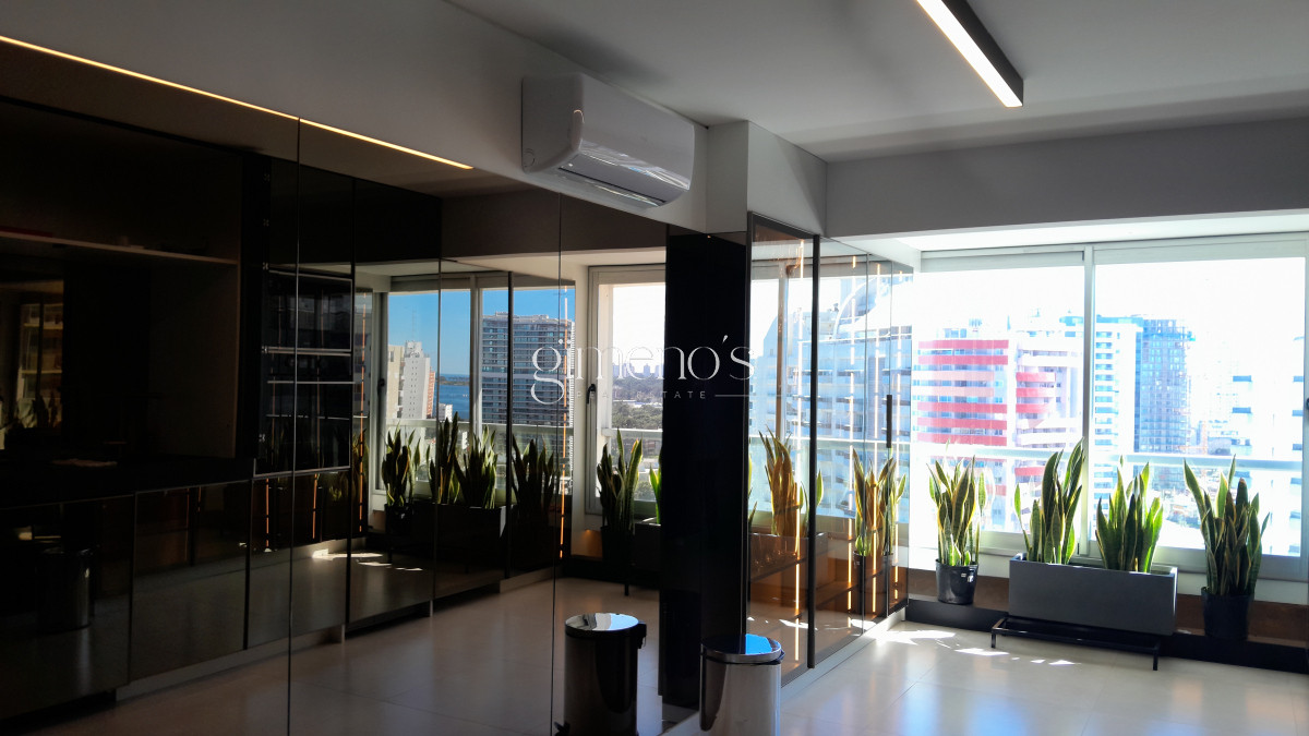 Apartamento ID.566 - Amplio apartamento en Primera línea de playa brava. PUNTA del Este. Alquiler de verano 