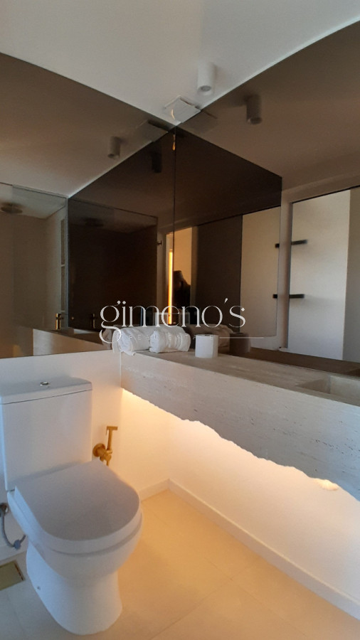 Apartamento ID.566 - Amplio apartamento en Primera línea de playa brava. PUNTA del Este. Alquiler de verano 