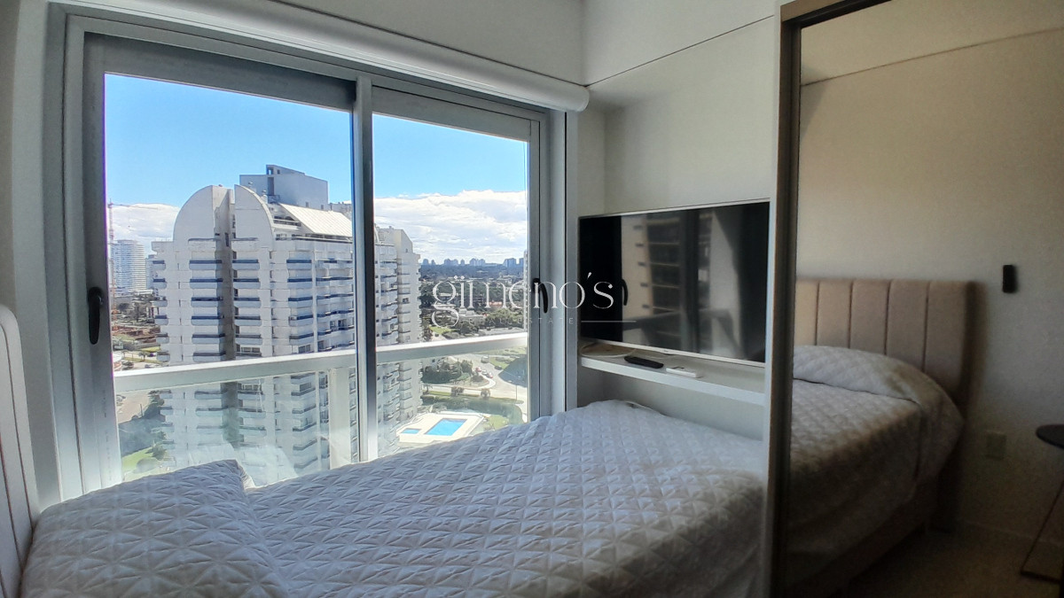 Apartamento ID.566 - Amplio apartamento en Primera línea de playa brava. PUNTA del Este. Alquiler de verano 