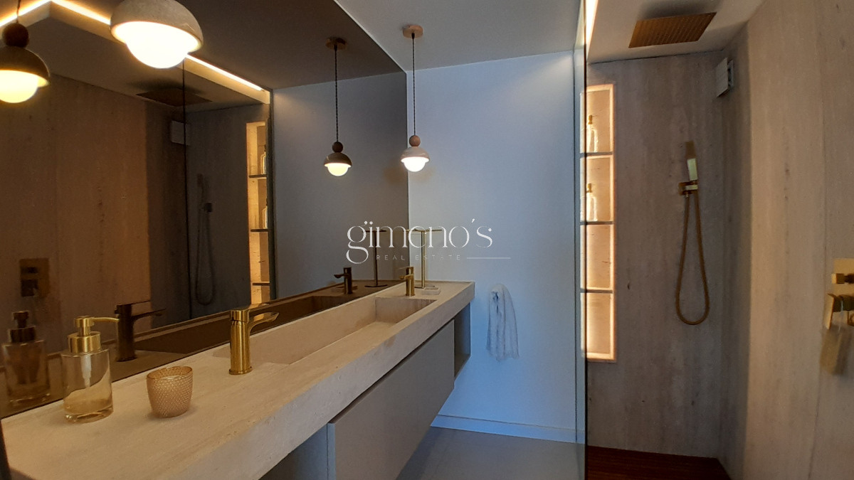 Apartamento ID.566 - Amplio apartamento en Primera línea de playa brava. PUNTA del Este. Alquiler de verano 