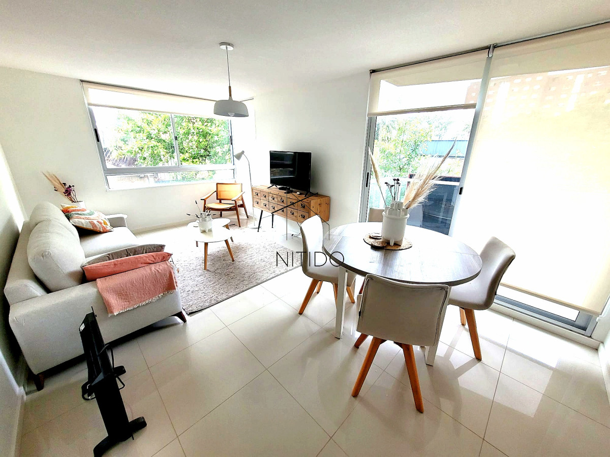 Apartamento ID.85 - Amplio apartamento de 3 dormitorios y 2 baños, ideal para vivir todo el año o para renta.