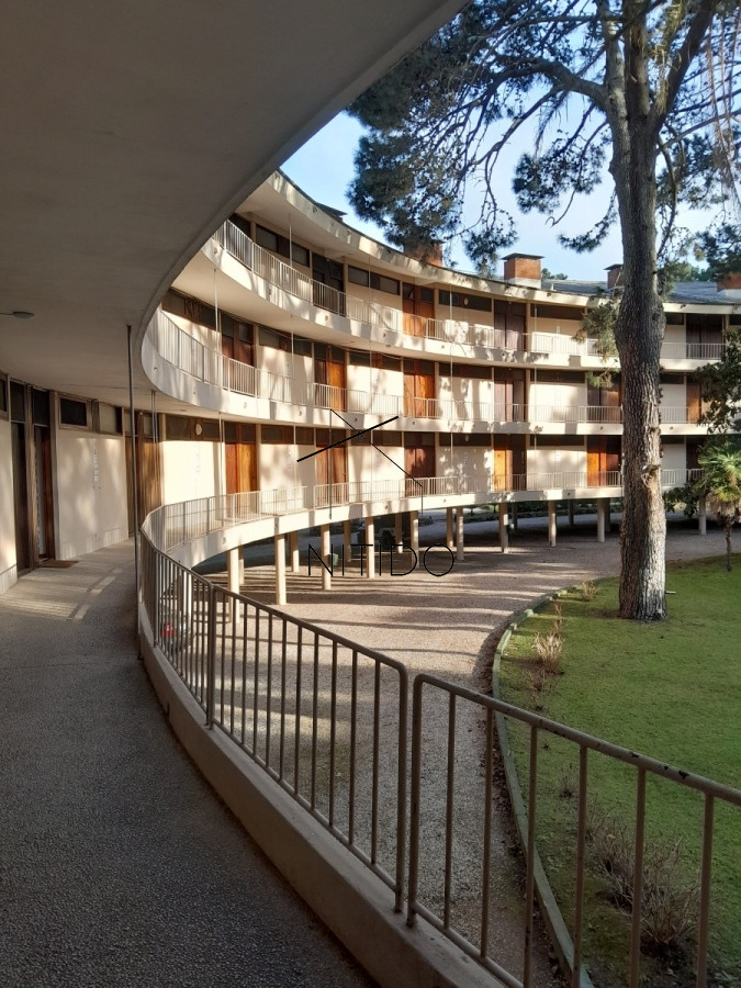 Apartamento ID.513 - Apartamento en venta de 1 dormitorio y medio. Playa mansa. Punta del Este.