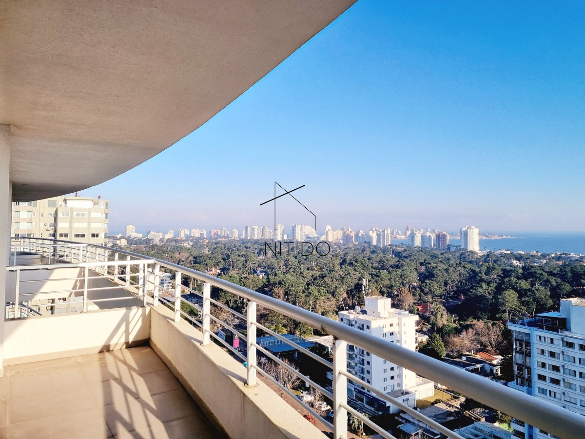 Apartamento ID.270 - Amplio apartamento a estrenar, 150m2, edificio con buenos servicios, para disfrutar todo el año. 