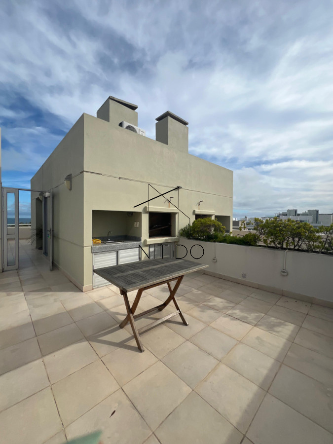 Apartamento ID.372 - Exclusivo apartamento de 2 dormitorios con parrillero propio. Punta del Este. 