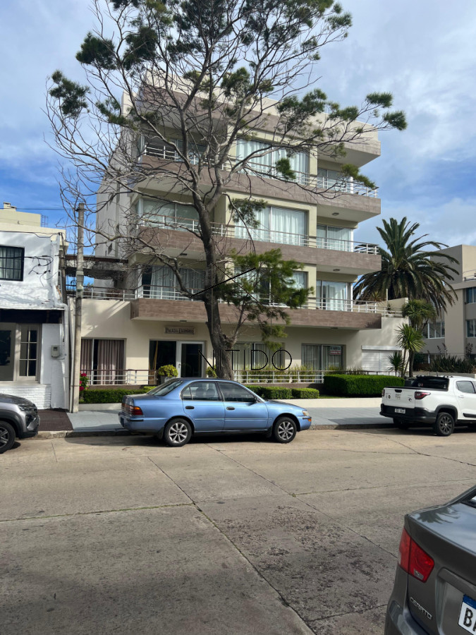 Apartamento ID.372 - Exclusivo apartamento de 2 dormitorios con parrillero propio. Punta del Este. 