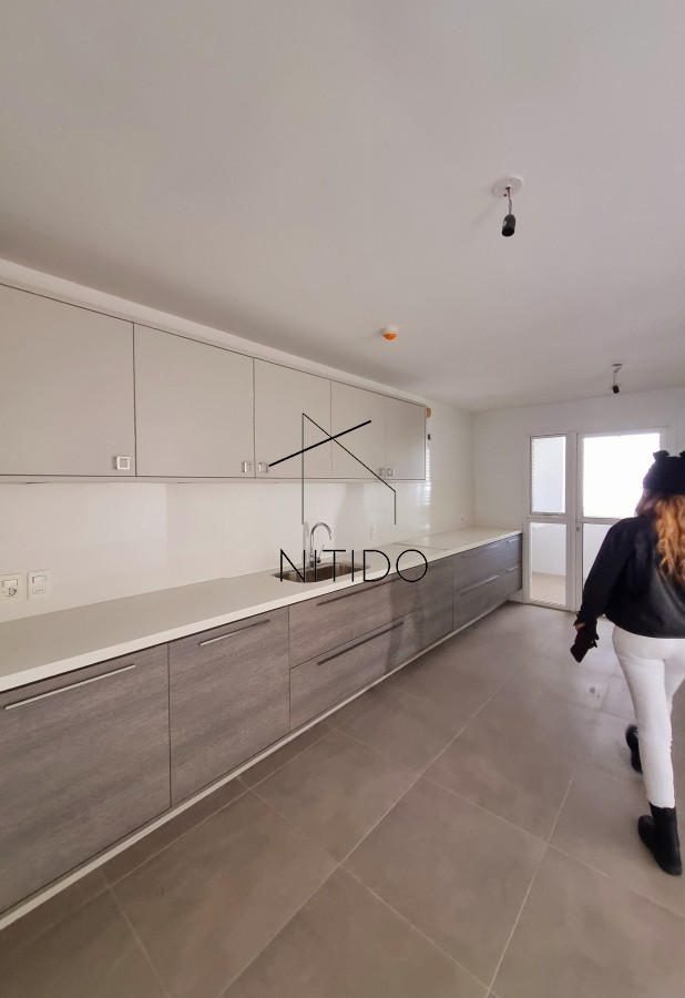 Apartamento ID.270 - Amplio apartamento a estrenar, 150m2, edificio con buenos servicios, para disfrutar todo el año. 