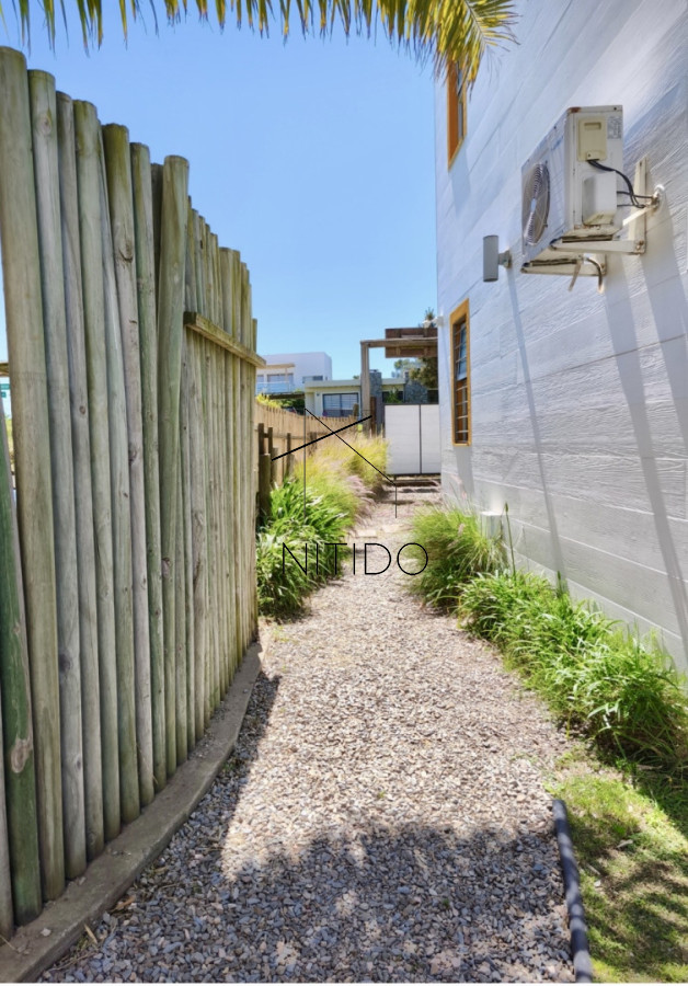 Apartamento ID.442 - Atención inversores, se vende complejo de 8 apartamentos en Punta Negra. Funcionando todo el año, ocupación casi del 100% en verano. 