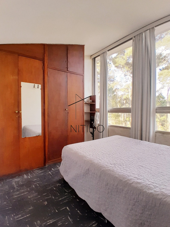 Apartamento ID.513 - Apartamento en venta de 1 dormitorio y medio. Playa mansa. Punta del Este.