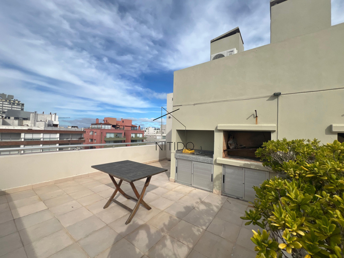 Apartamento ID.372 - Exclusivo apartamento de 2 dormitorios con parrillero propio. Punta del Este. 