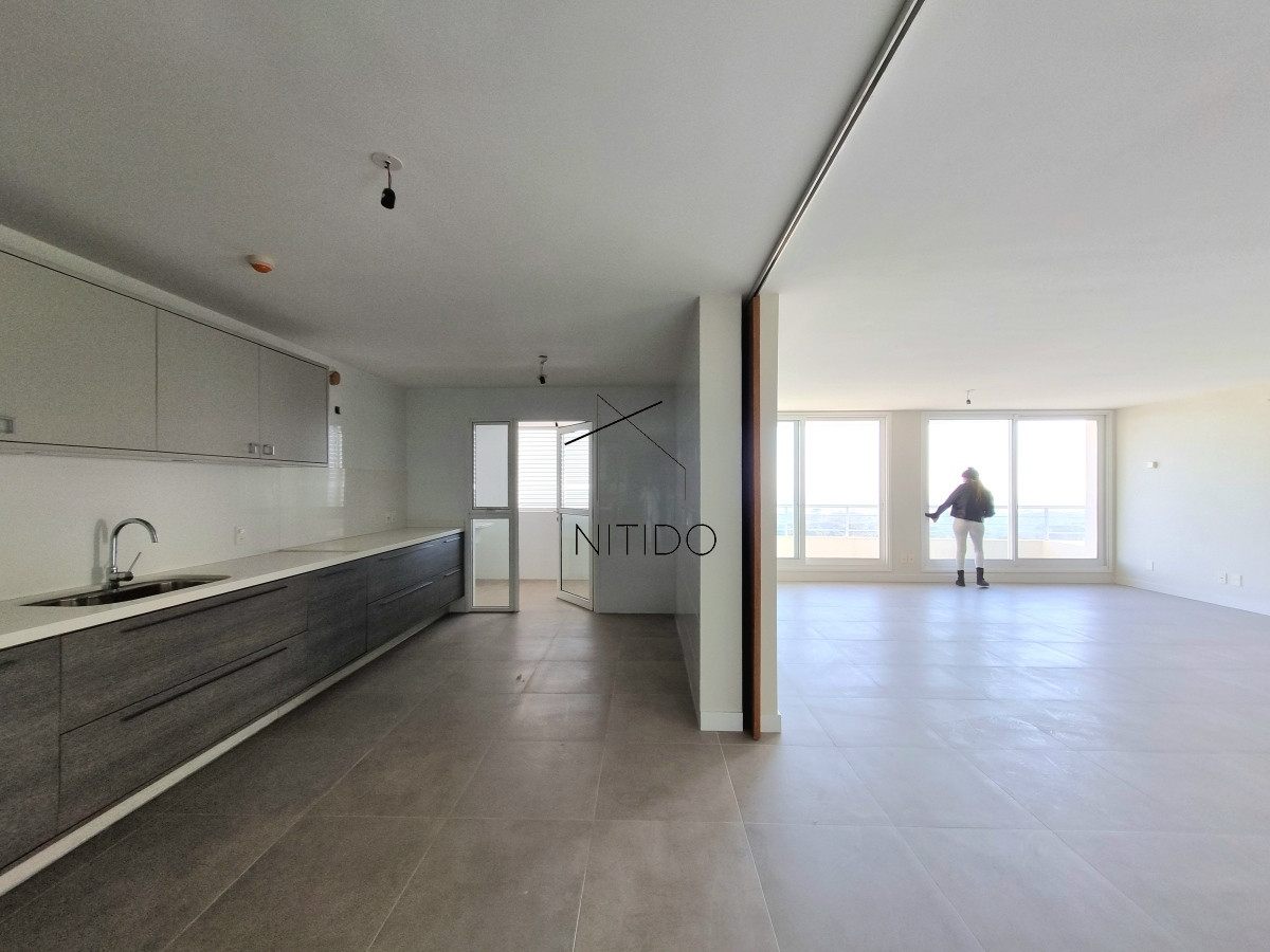 Apartamento ID.270 - Amplio apartamento a estrenar, 150m2, edificio con buenos servicios, para disfrutar todo el año. 