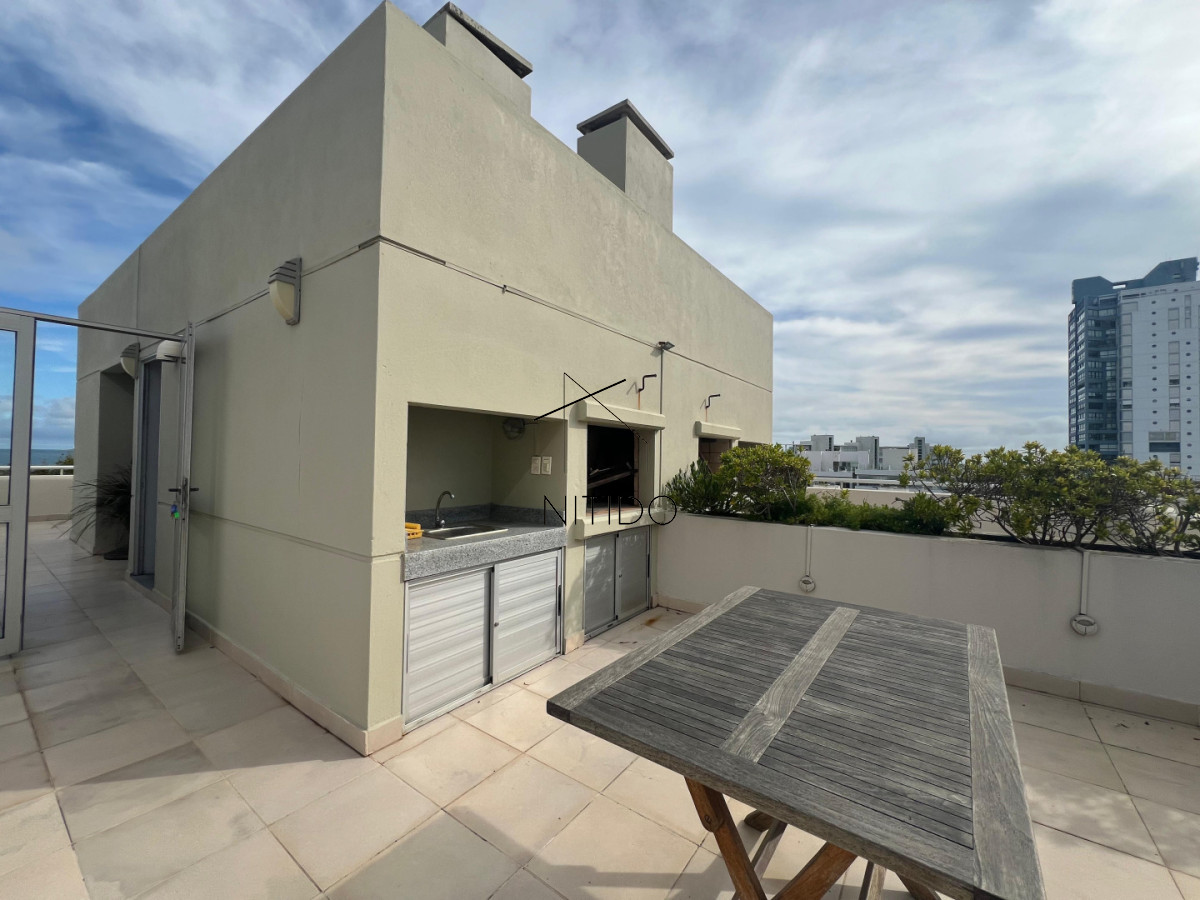 Apartamento ID.372 - Exclusivo apartamento de 2 dormitorios con parrillero propio. Punta del Este. 