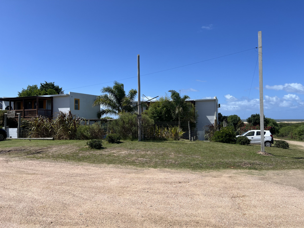 Apartamento ID.442 - Atención inversores, se vende complejo de 8 apartamentos en Punta Negra. Funcionando todo el año, ocupación casi del 100% en verano. 