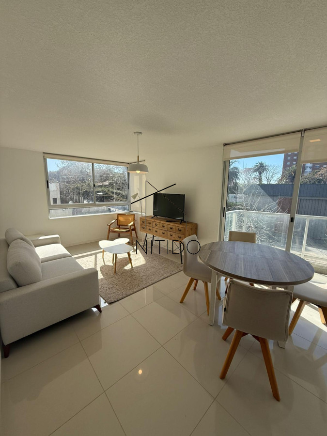 Apartamento ID.85 - Amplio apartamento de 3 dormitorios y 2 baños, ideal para vivir todo el año o para renta.