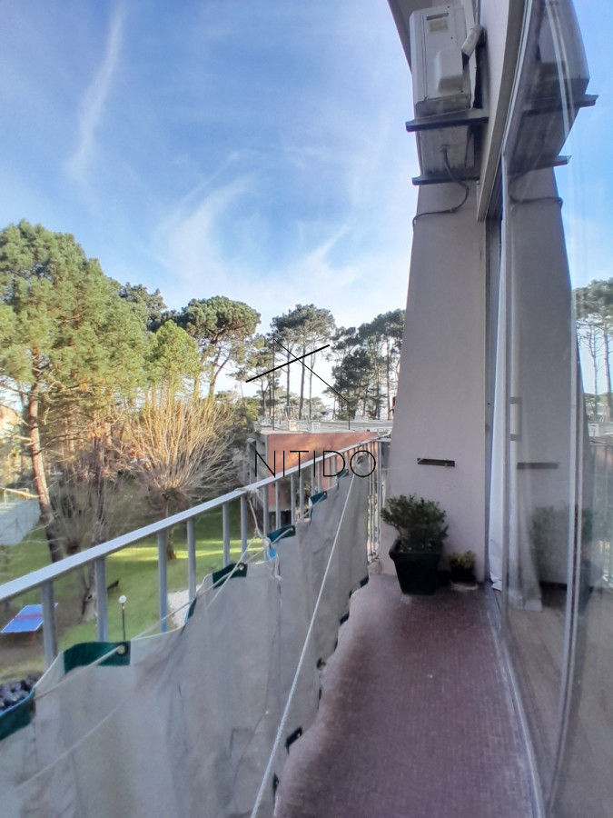 Apartamento ID.513 - Apartamento en venta de 1 dormitorio y medio. Playa mansa. Punta del Este.