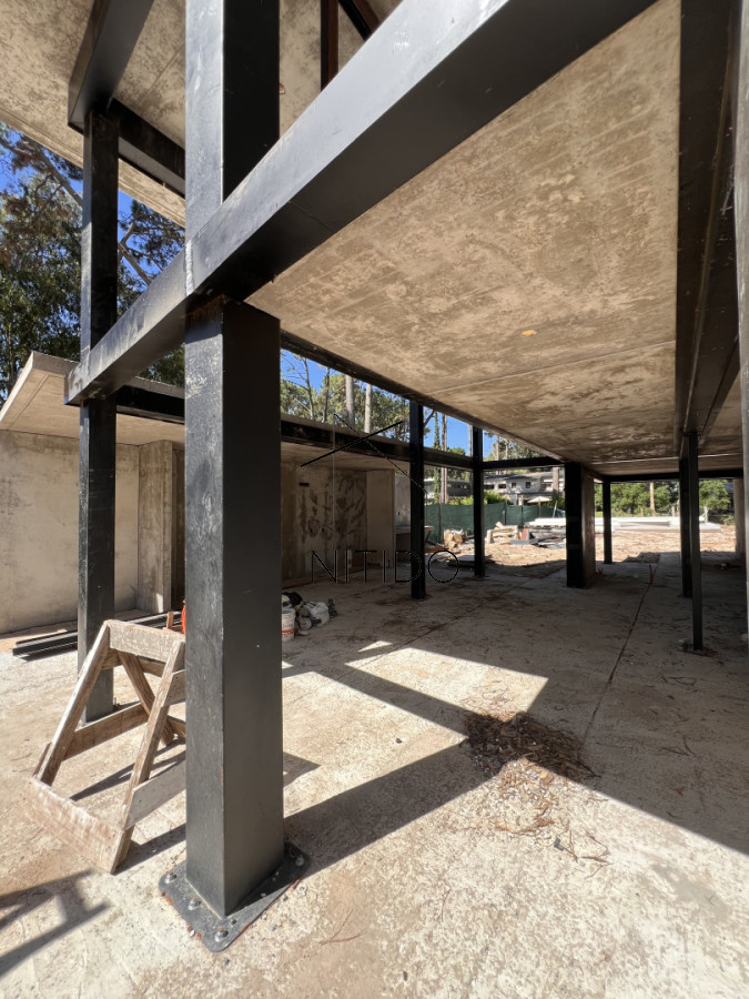 Casa ID.86 - Casa en venta en Solanas Country, construcción de hormigón armado, con piscina climatizada. 