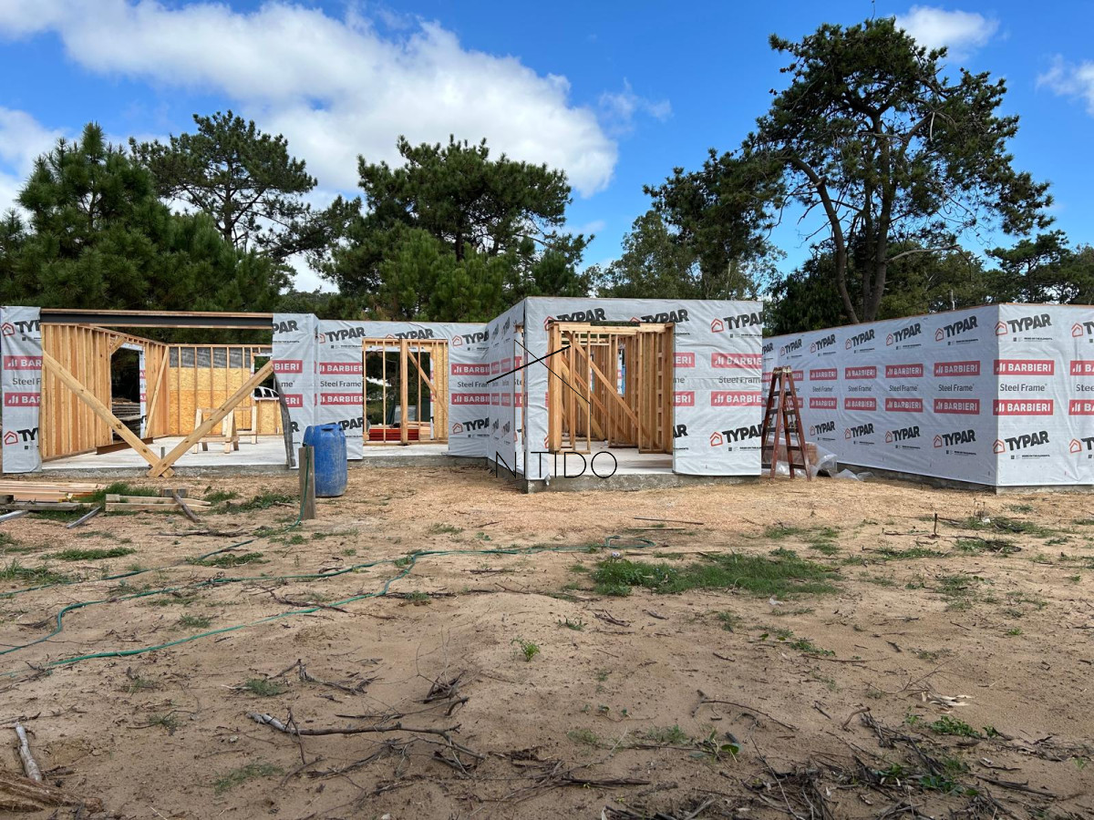 Casa ID.75 - Casa a estrenar, proyecto en obra, entrega en octubre 2025. La Barra. Maldonado