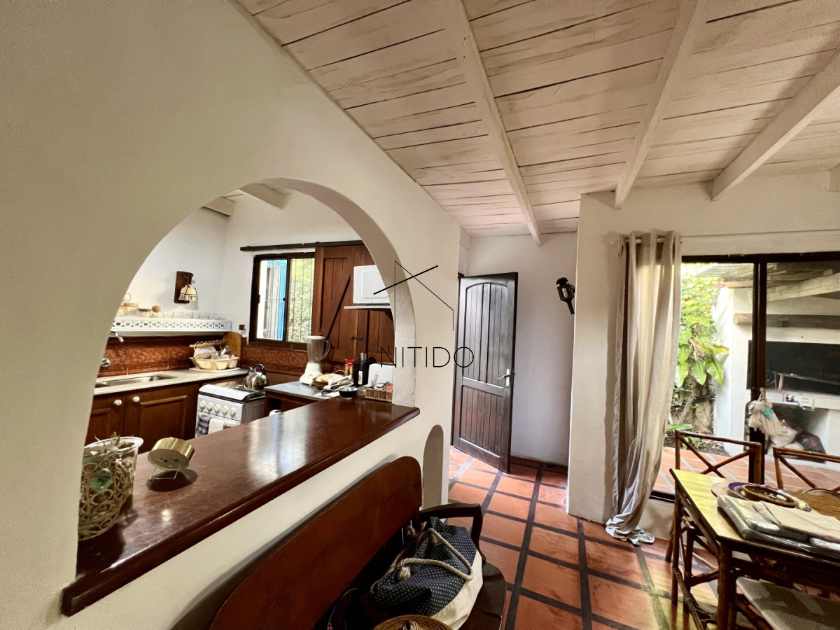 Casa ID.518 - Acogedora casa en alquiler.  En Punta del Este, playa mansa.