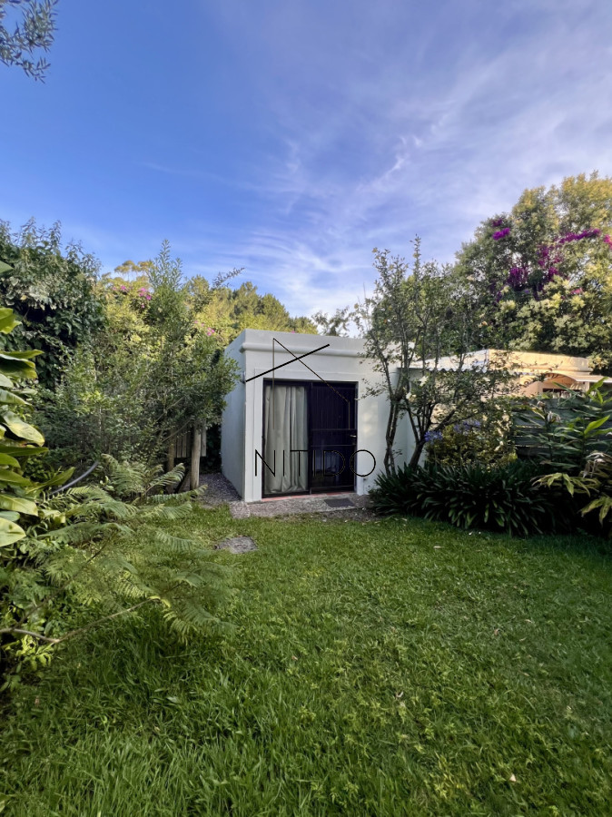 Casa ID.518 - Acogedora casa en alquiler.  En Punta del Este, playa mansa.