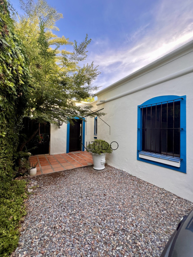 Casa ID.518 - Acogedora casa en alquiler.  En Punta del Este, playa mansa.