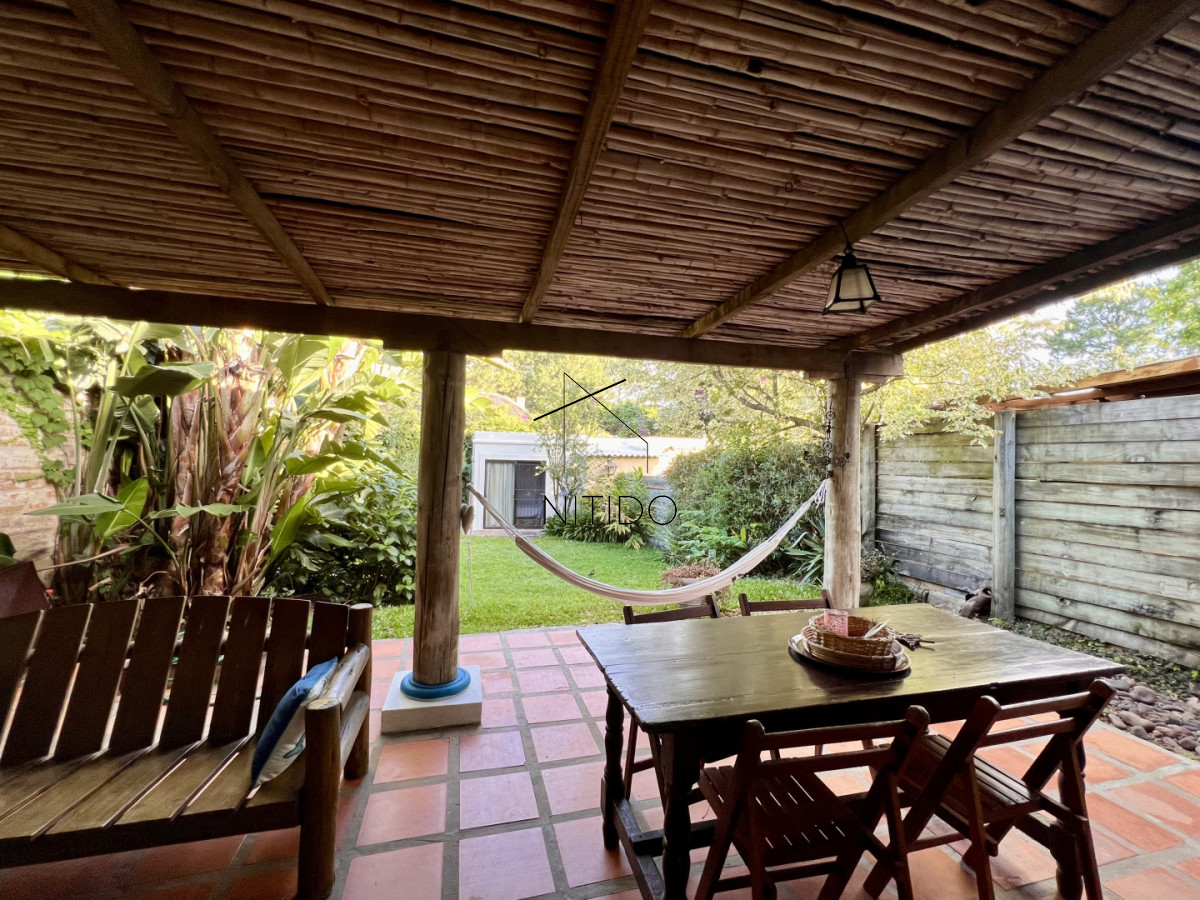 Casa ID.518 - Acogedora casa en alquiler.  En Punta del Este, playa mansa.