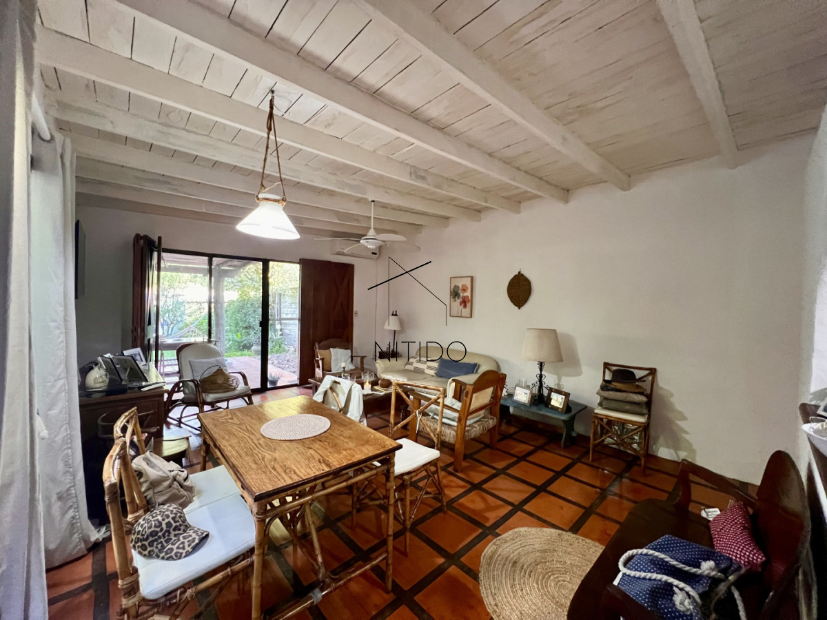 Casa ID.518 - Acogedora casa en alquiler.  En Punta del Este, playa mansa.