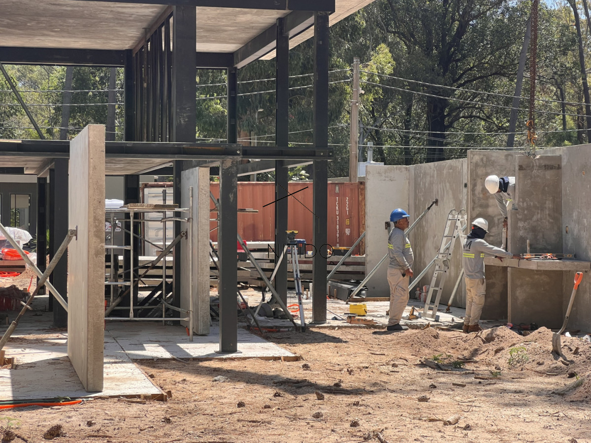 Casa ID.86 - Casa en venta en Solanas Country, construcción de hormigón armado, con piscina climatizada. 