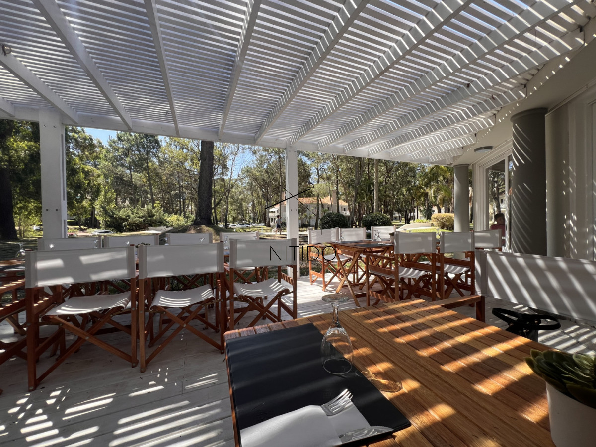 Casa ID.86 - Casa en venta en Solanas Country, construcción de hormigón armado, con piscina climatizada. 