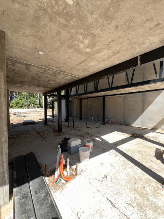 Casa ID.86 - Casa en venta en Solanas Country, construcción de hormigón armado, con piscina climatizada. 