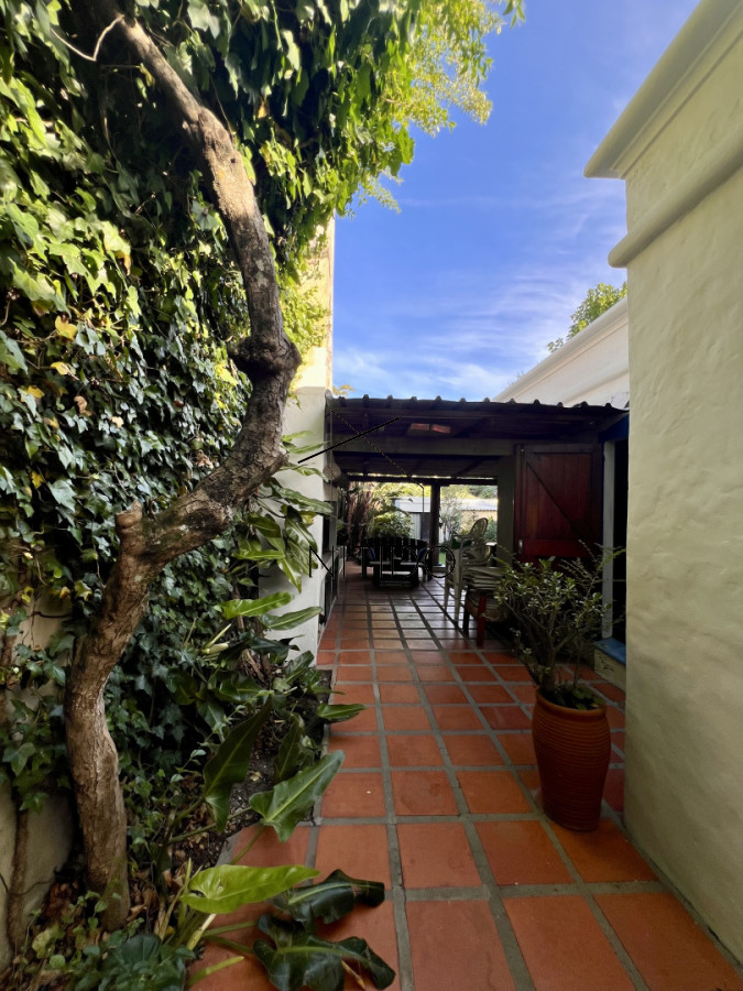 Casa ID.518 - Acogedora casa en alquiler.  En Punta del Este, playa mansa.