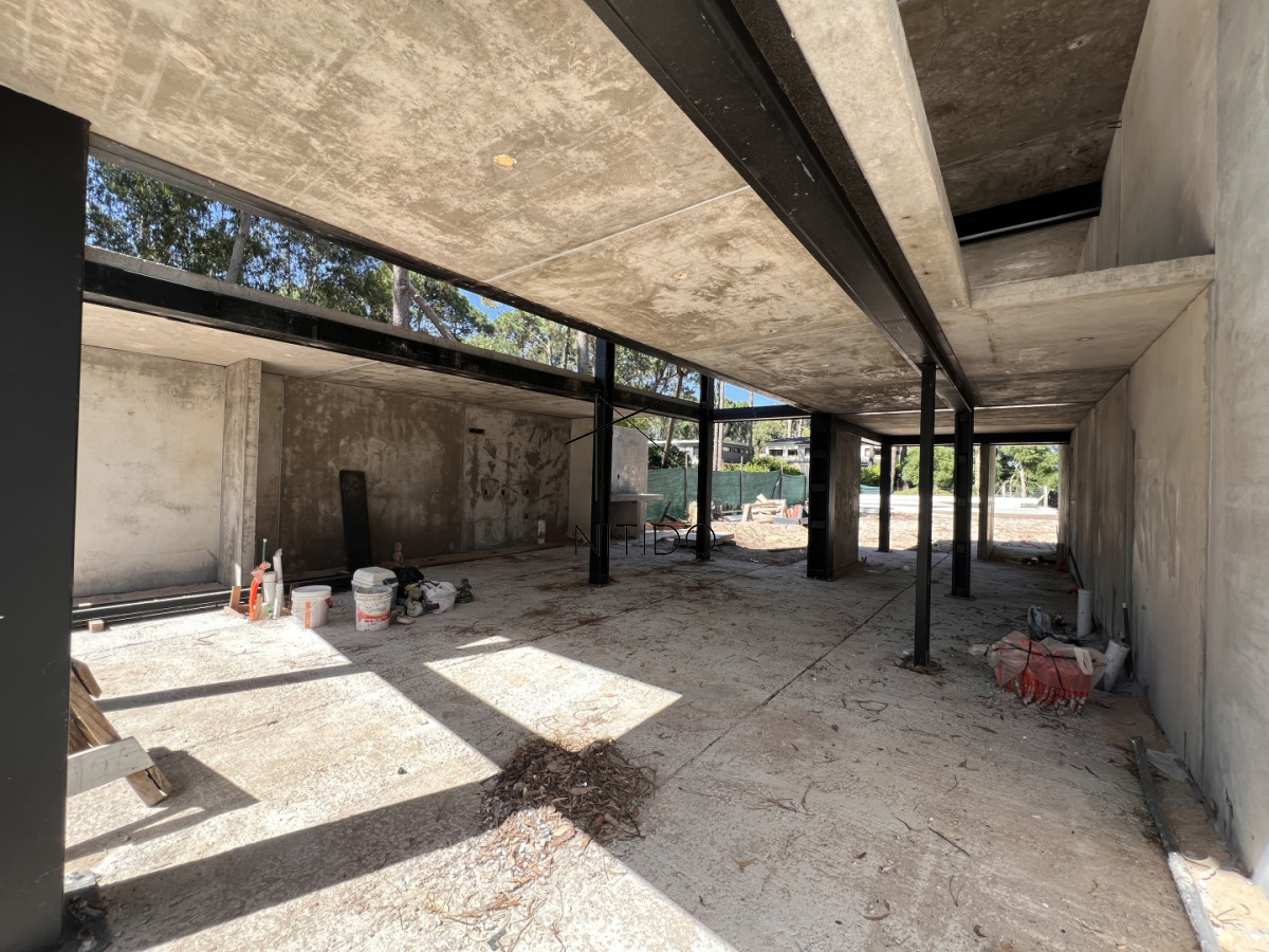 Casa ID.86 - Casa en venta en Solanas Country, construcción de hormigón armado, con piscina climatizada. 